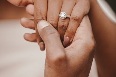 anneau de fiançailles : guide pour choisir la bague parfaite